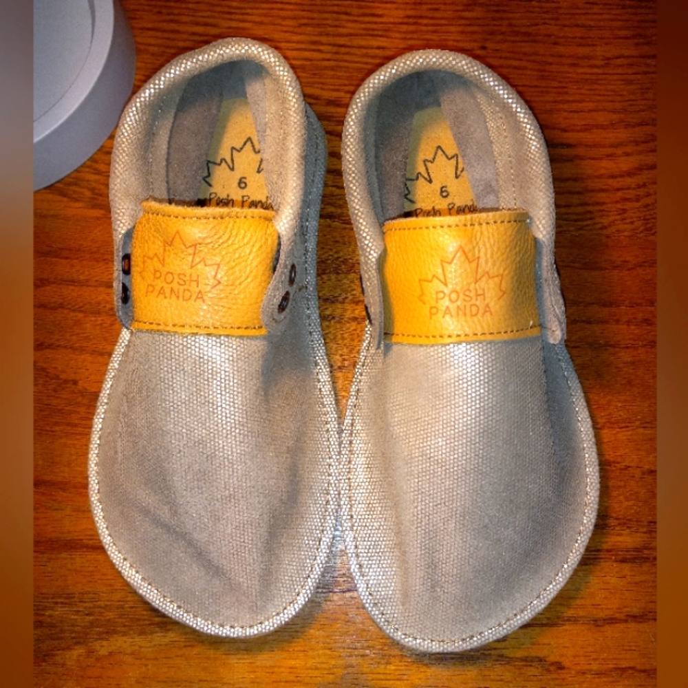 Posh panda Hampton style in size 6 barefoot shoes.